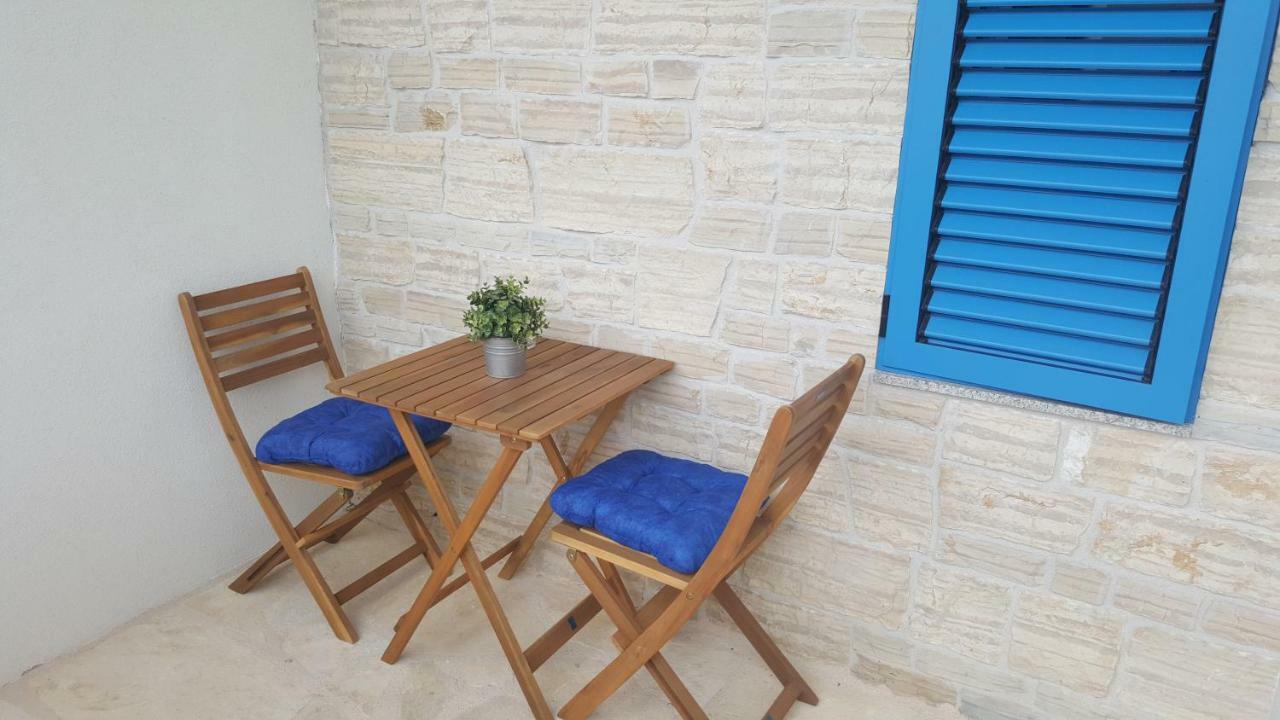 Vila Sentio Mare-Apartments Livaic Zeljko Pirovac Exterior foto